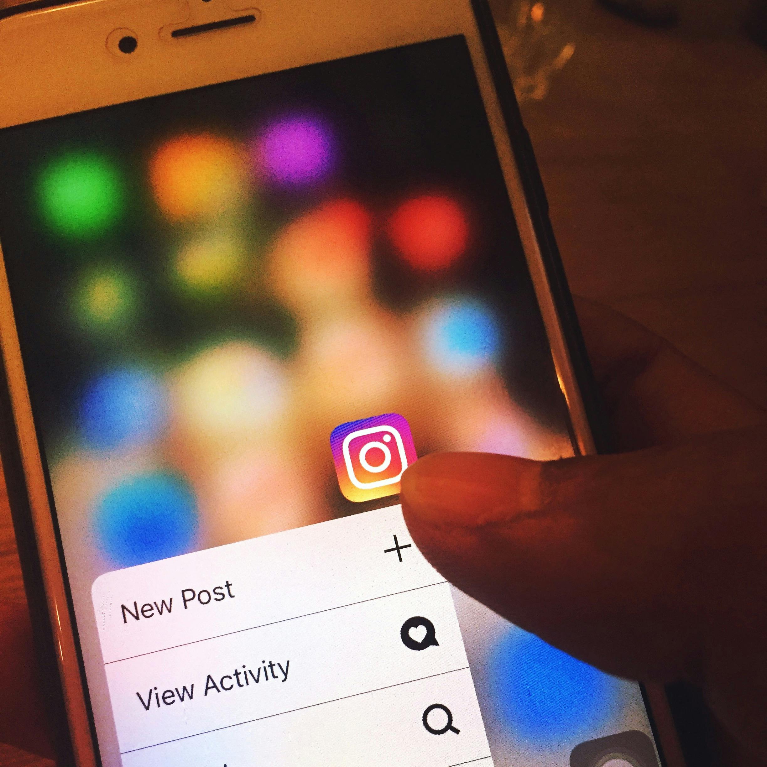 How to make polls on Instagram (Step-by-step guide)
